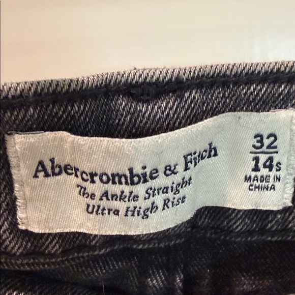 Abercrombie & Fitch Black-Wash Jeans Size 32/14s - Picture 3 of 8